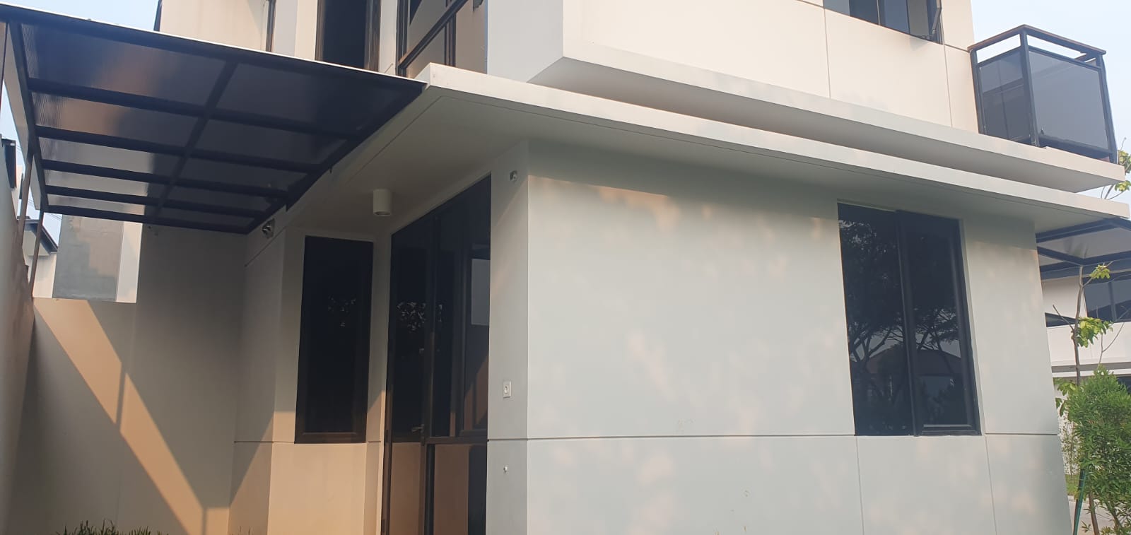 Rumah Disewakan di Cluster Uptown Lippo Cikarang